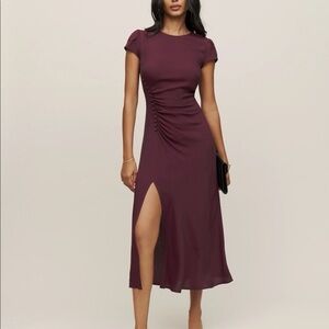 Reformation Frasier dress in size 0 burgundy
Worn once
Perfect condition